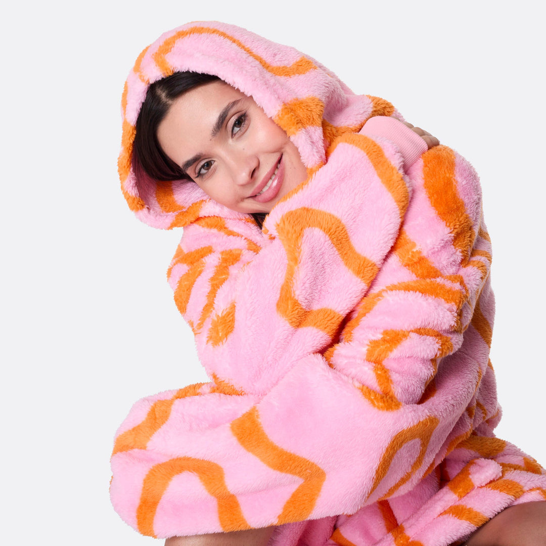 Vaaleanpunainen aaltoileva Teddy HappyHoodie