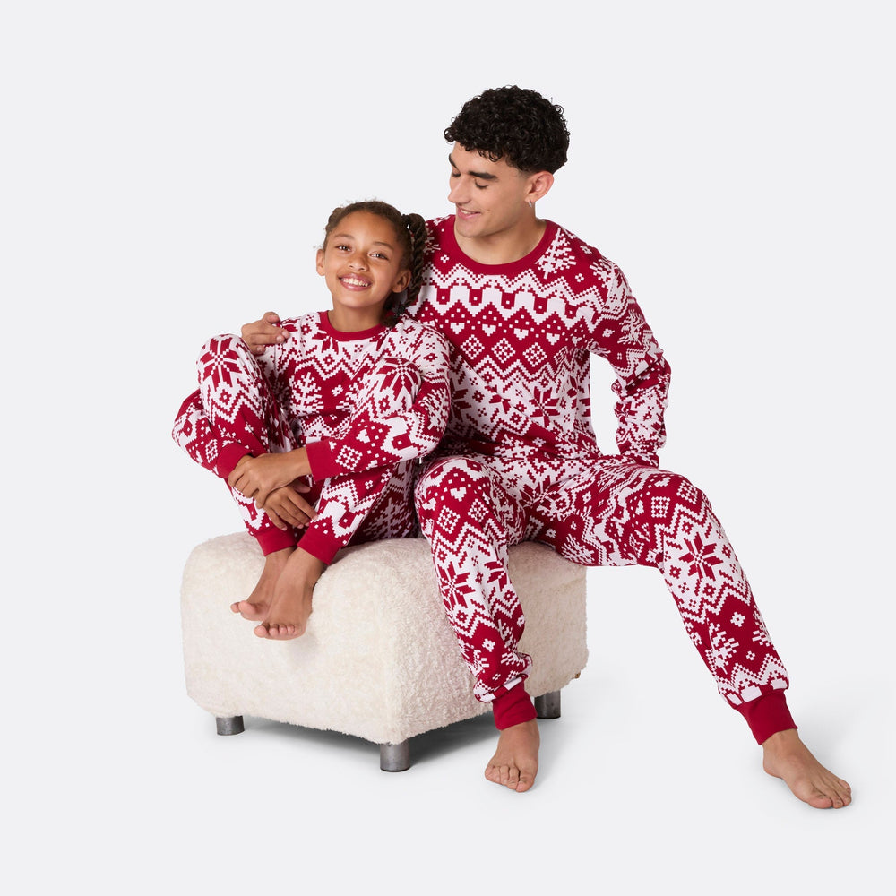 Punainen Joulupyjamat neulekuviolla Perhe