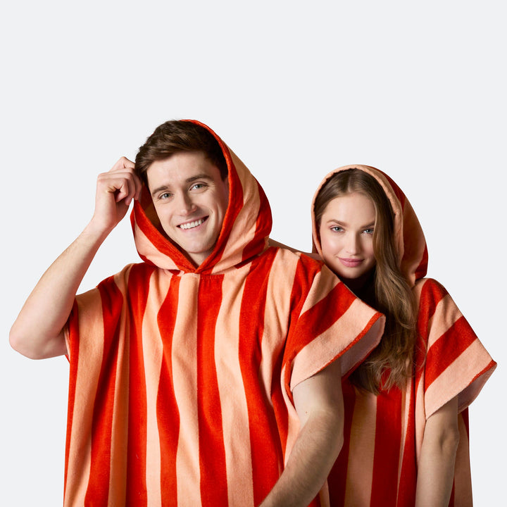 Raidallinen punainen Kylpyponcho