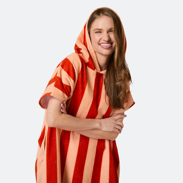 Raidallinen punainen Kylpyponcho