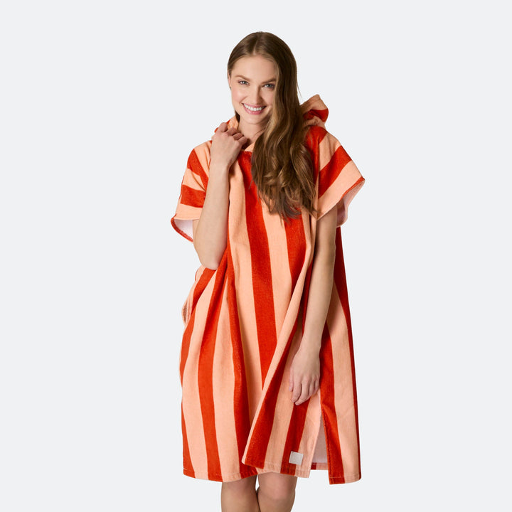 Raidallinen punainen Kylpyponcho