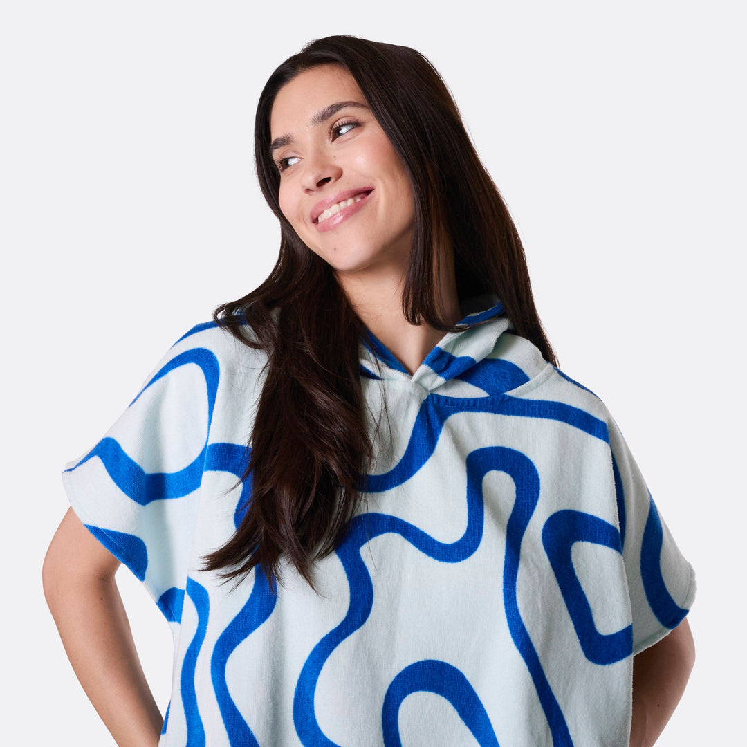 Sininen aaltoileva kylpyponcho