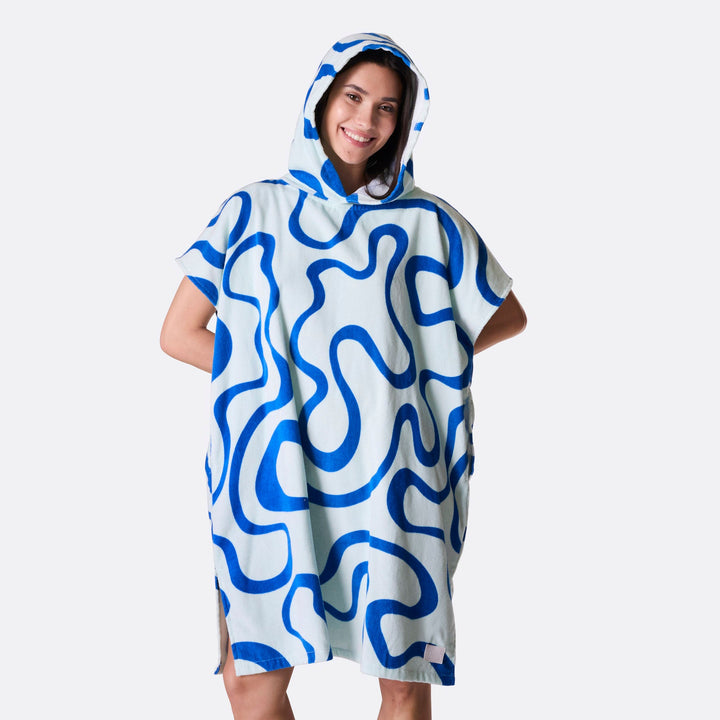 Sininen aaltoileva kylpyponcho