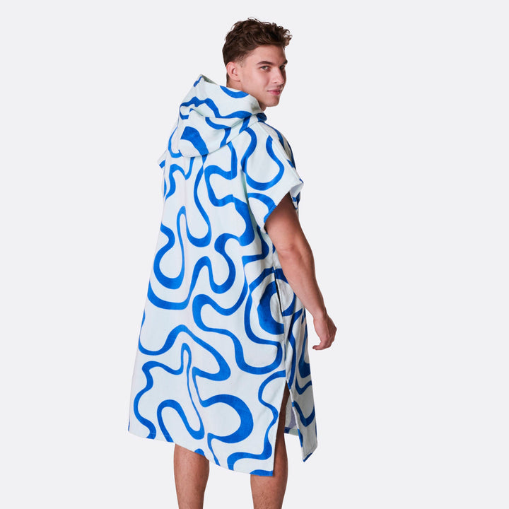 Sininen aaltoileva kylpyponcho