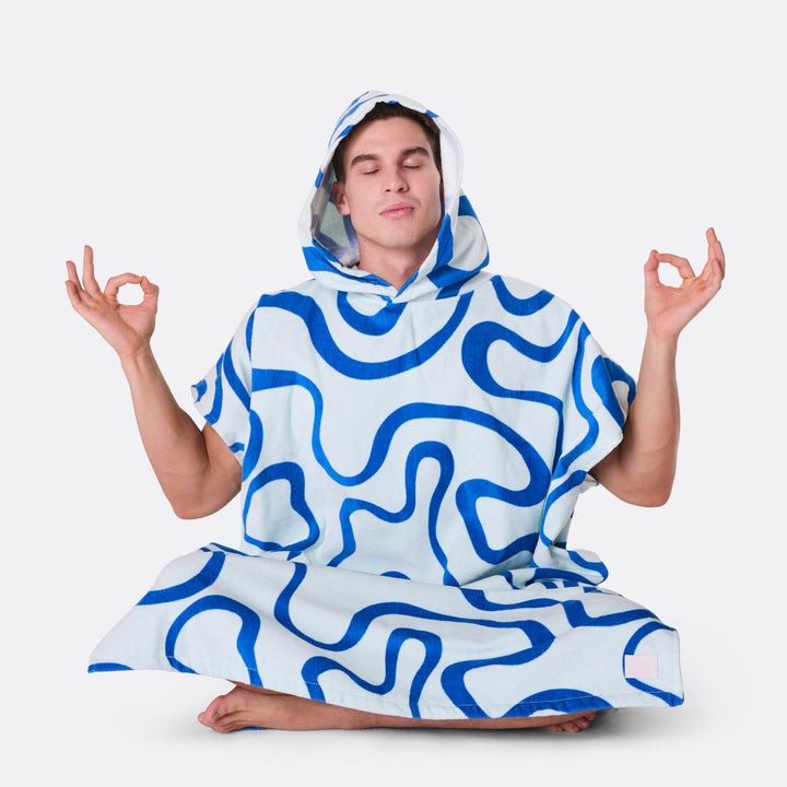 Sininen aaltoileva kylpyponcho