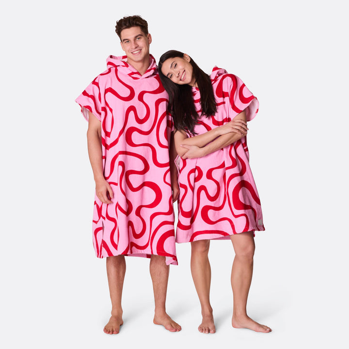 Vaaleanpunainen aaltoileva kylpyponcho