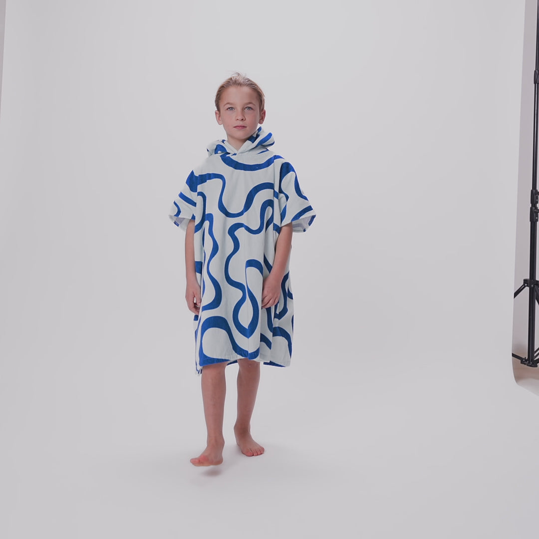 Lasten sininen aaltoileva kylpyponcho